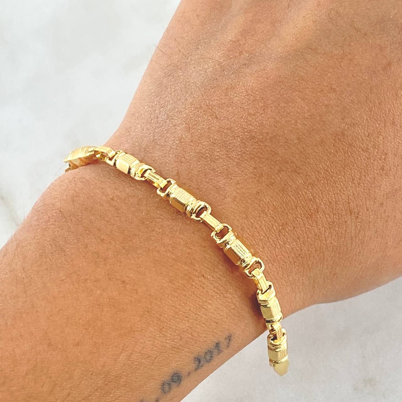Pulso Barril Texturizado 5.15gr / 20cm / 4.4mm Oro Amarillo 18K ©
