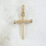 Dije Cruz Clavo 4.35gr / 4.3cm / Circones Blancos Oro Amarillo 18K *