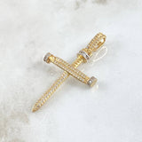 Dije Cruz Clavo 4.35gr / 4.3cm / Circones Blancos Oro Amarillo 18K *