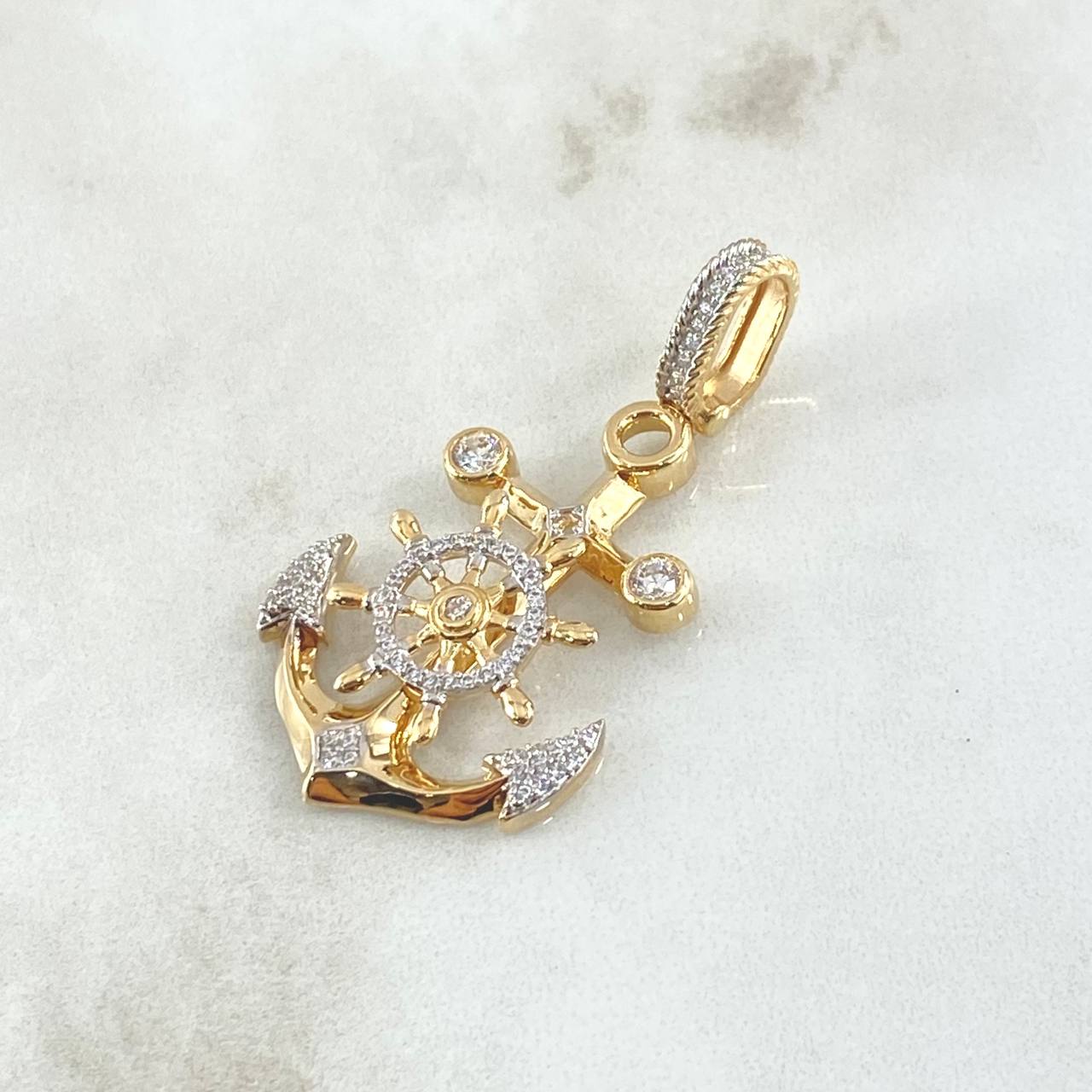 Dije  Cruz Timon Y Ancla 5.8gr / 4.2cm / Circones Blancos Oro Amarillo 18K *