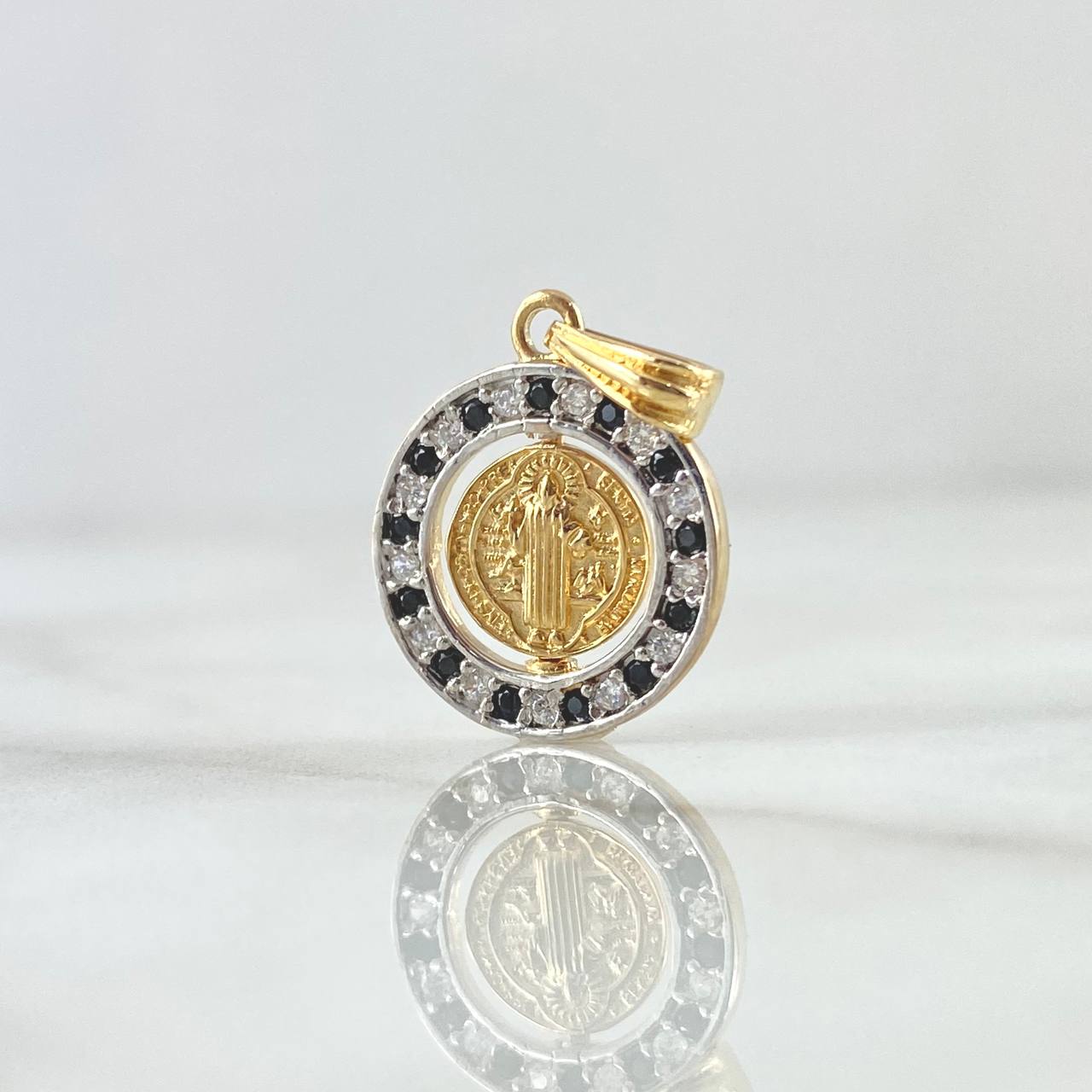 Dije San Benito En Aro Movil 2.1gr / 1.7cm / Circones Blancos Negros Oro Amarillo 18K ©