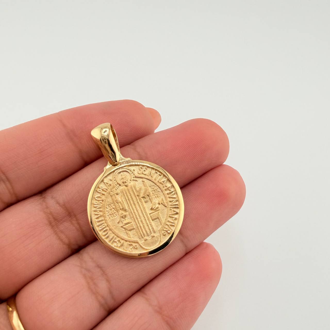 Dije San Benito 4.8gr / 3.1cm / Oro Amarillo 18K