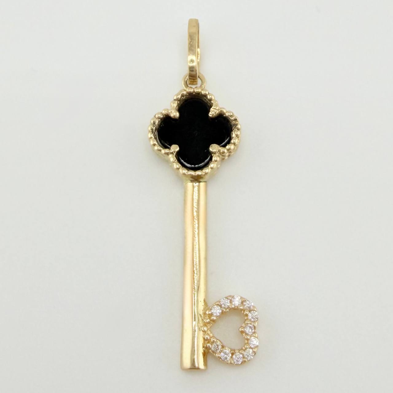 Dije Llave Trebol Negro 2.4gr / 3.7cm / Oro Amarillo Nac.Esp. 18K