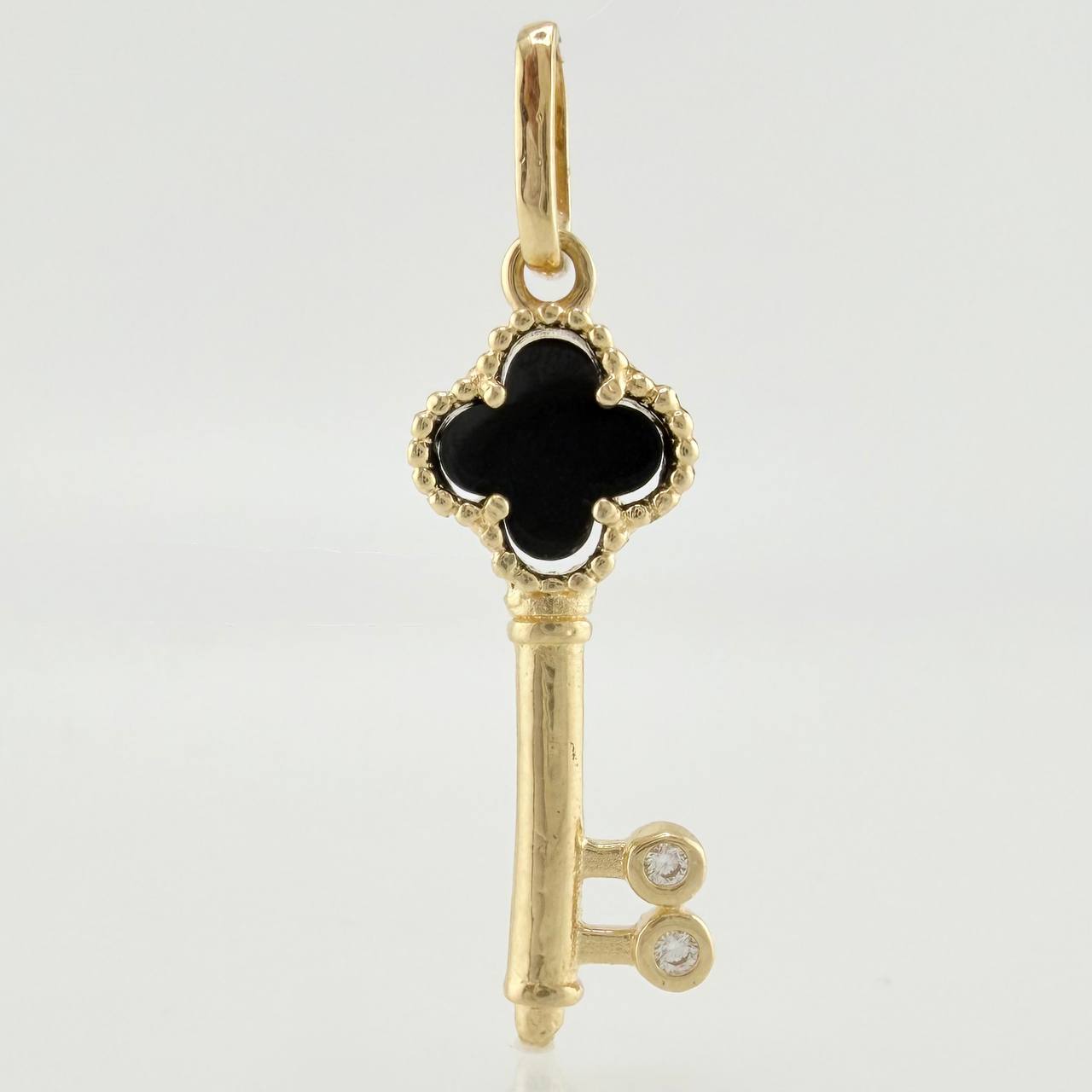 Dije Llave Trebol Negro 1.5gr / 2.7cm / Oro Amarillo 18K