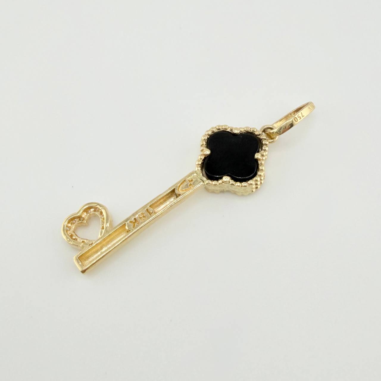 Dije Llave Trebol Negro 2.4gr / 3.7cm / Oro Amarillo Nac.Esp. 18K