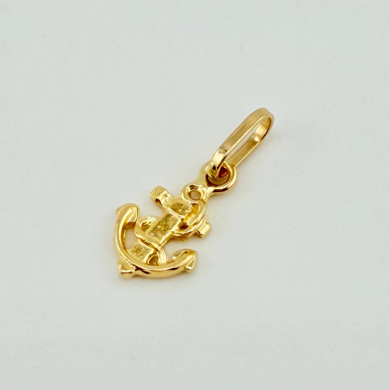 Dije Ancla 0.3gr / 1.4cm / Oro Amarillo 18K