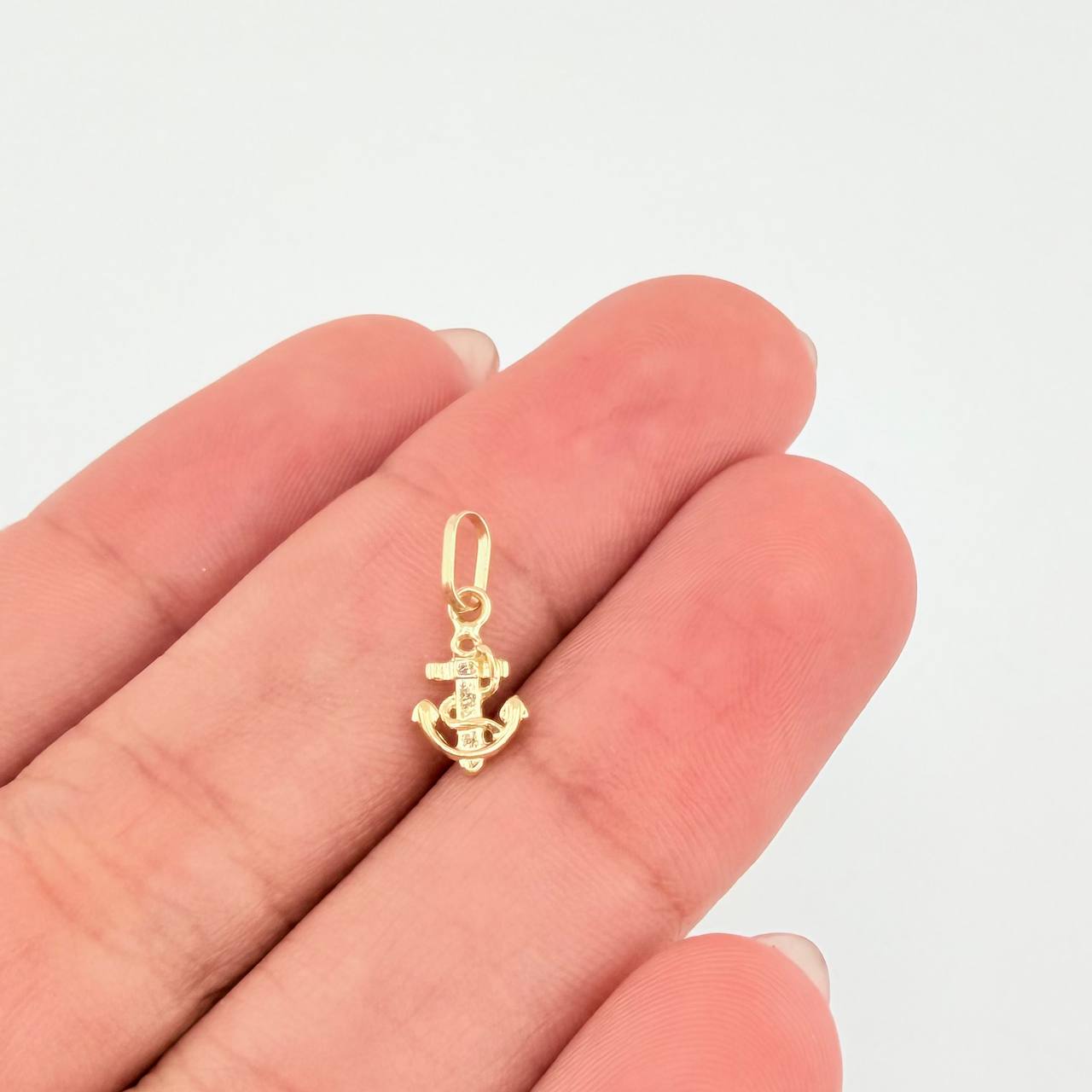 Dije Ancla 0.3gr / 1.4cm / Oro Amarillo 18K
