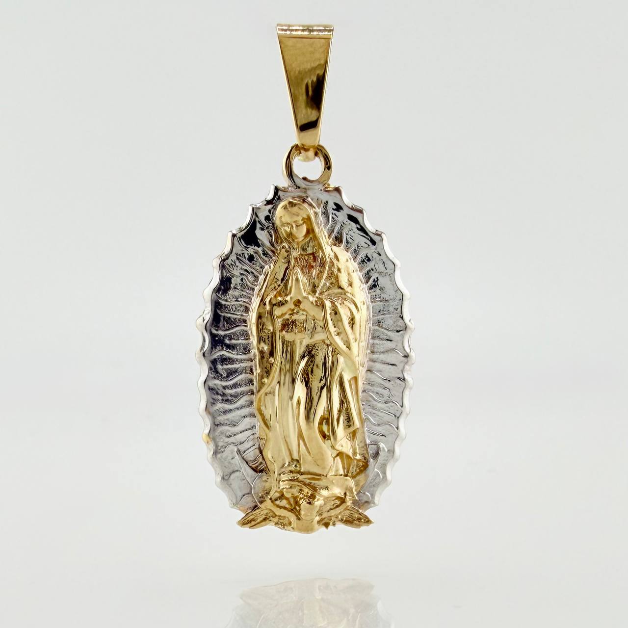Dije Virgen Guadalupe 2.7gr / 3.5cm / Dos Oros Amarillo Blanco 18K