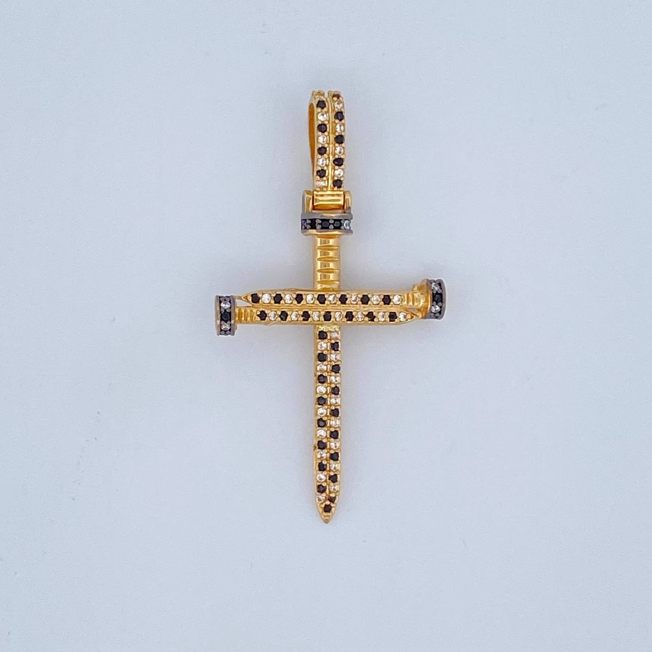 Dije Cruz Clavo 4.25gr / 4.8cm / Dos Oros Negro Amarillo 18K $