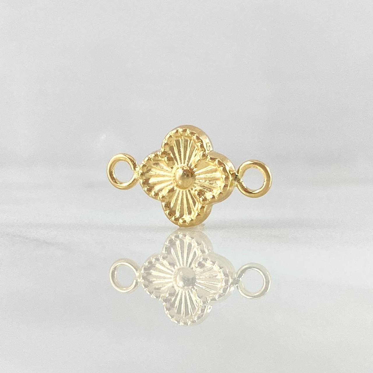 Herraje Trebol 0.45gr / 1.5cm / Bordeado Oro Amarillo 18K ©