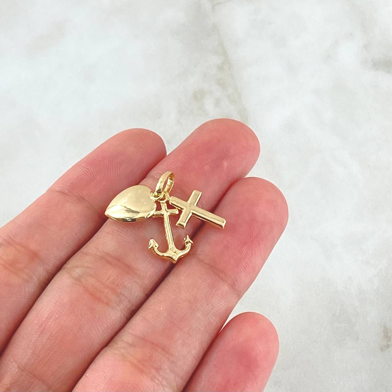 Dije Tres Gracias 0.75gr / 1.8cm / Oro Amarillo 18K &