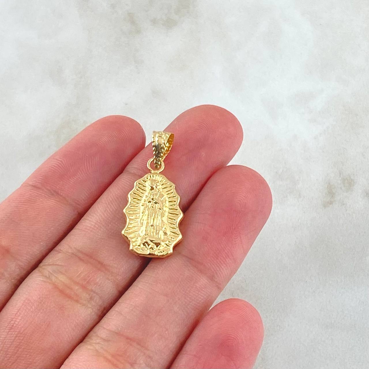 Dije Virgen Guadalupe Silueta Rallado 0.75gr / 2cm / Oro Amarillo 18K