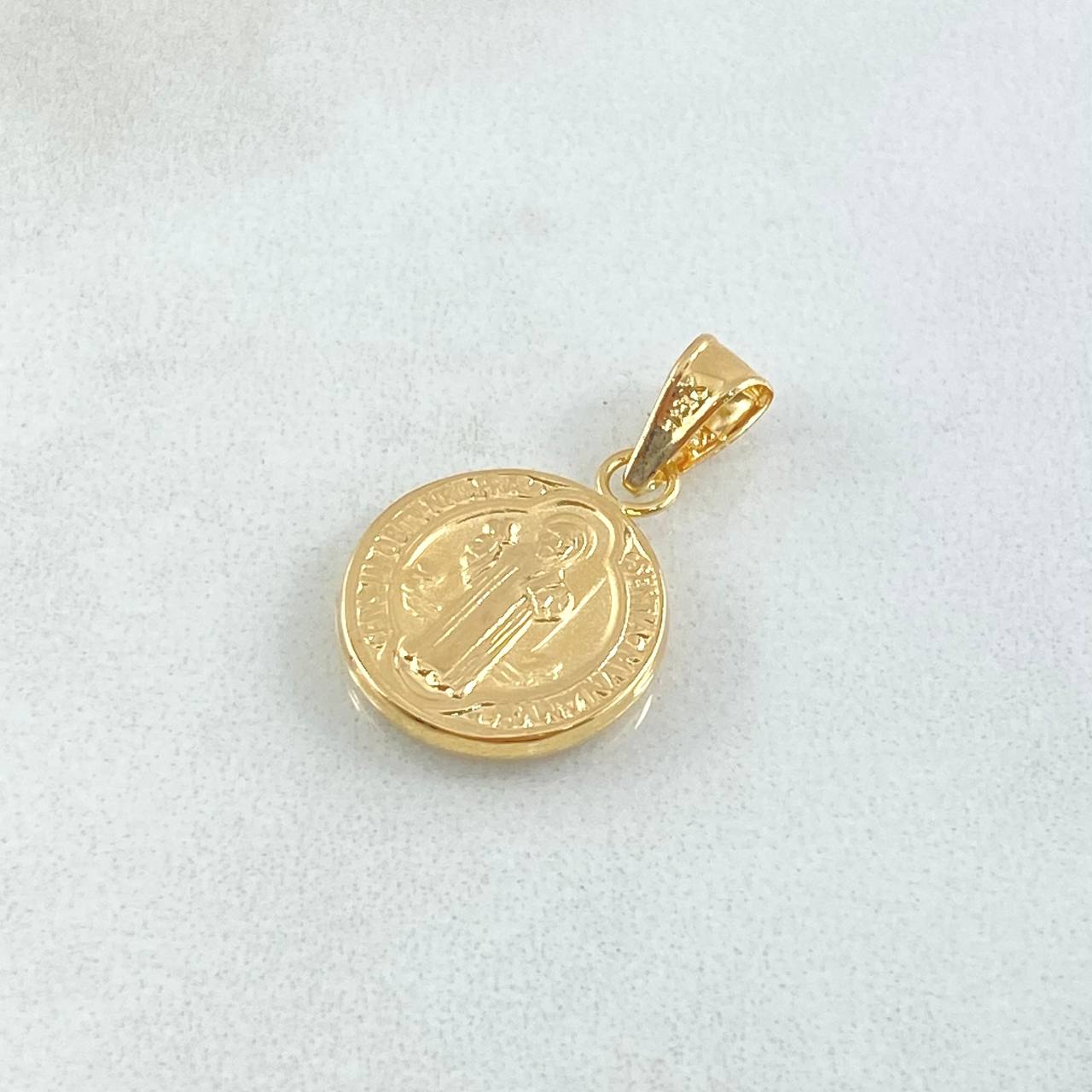 Dije San Benito 0.8gr / 2.3cm / Troqueado Oro Amarillo 18K ©
