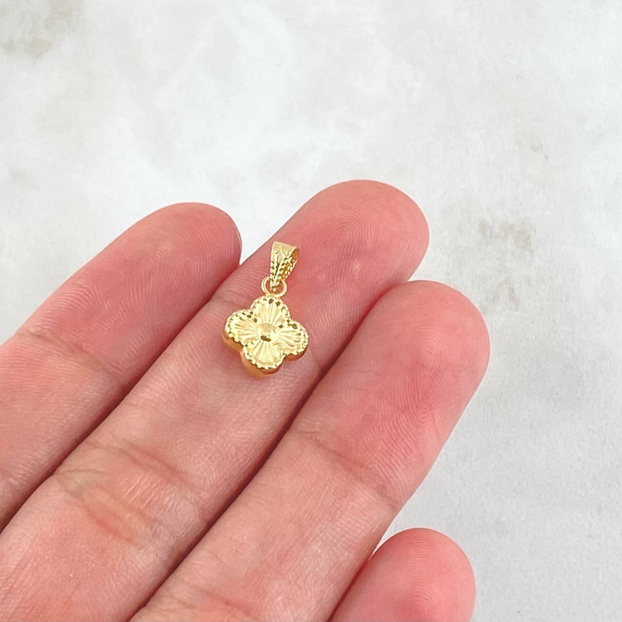 Dije Trebol 0.6gr / 1.7cm / Oro 18K