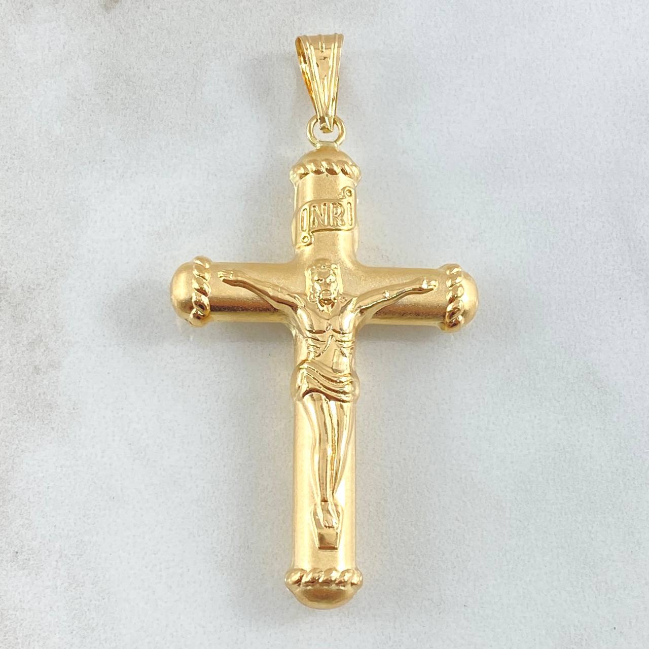 Dije Cruz Cristo 4.8gr / 6.3cm / Puntas Bordeadas Oro Amarillo 18K ©