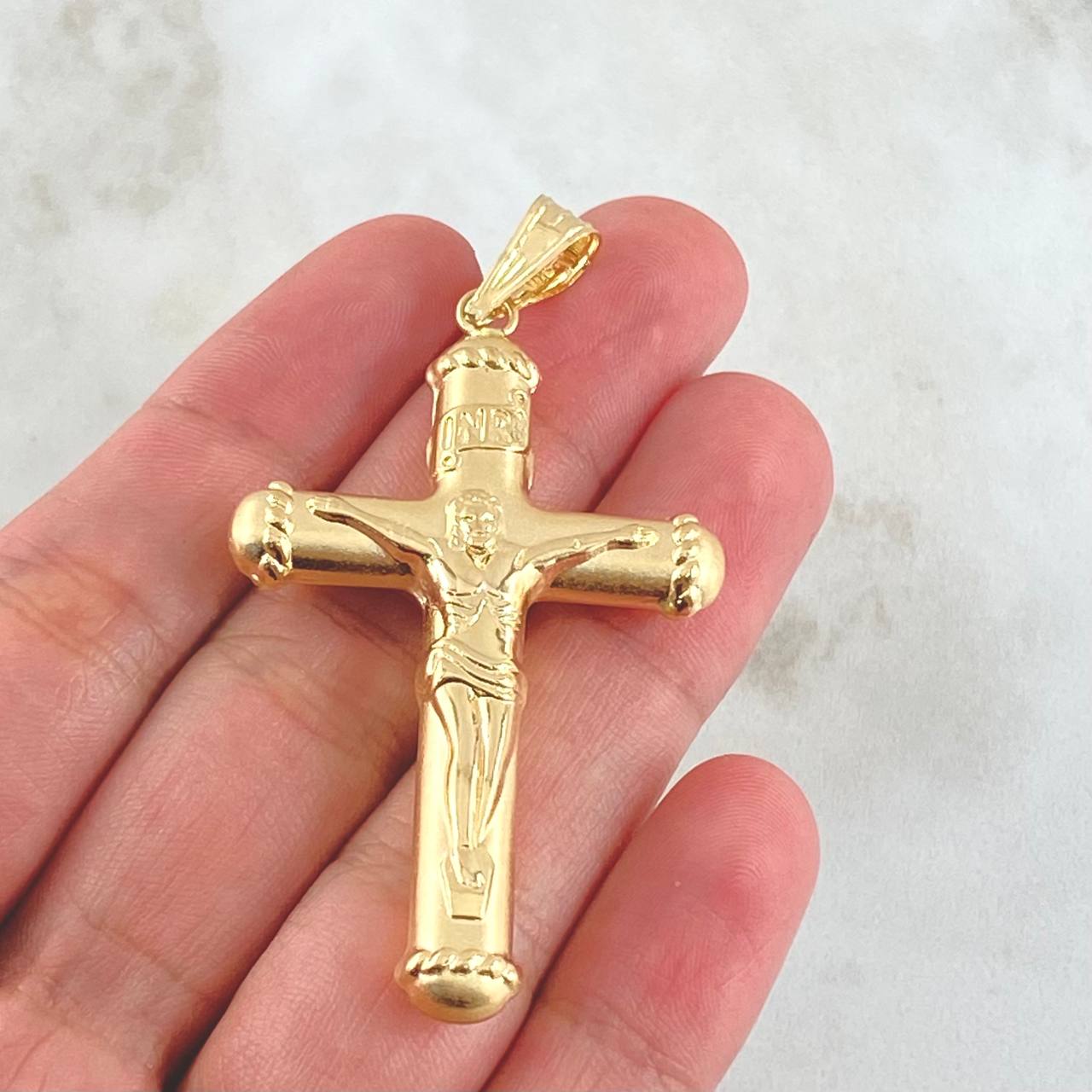 Dije Cruz Cristo 4.8gr / 6.3cm / Puntas Bordeadas Oro Amarillo 18K ©
