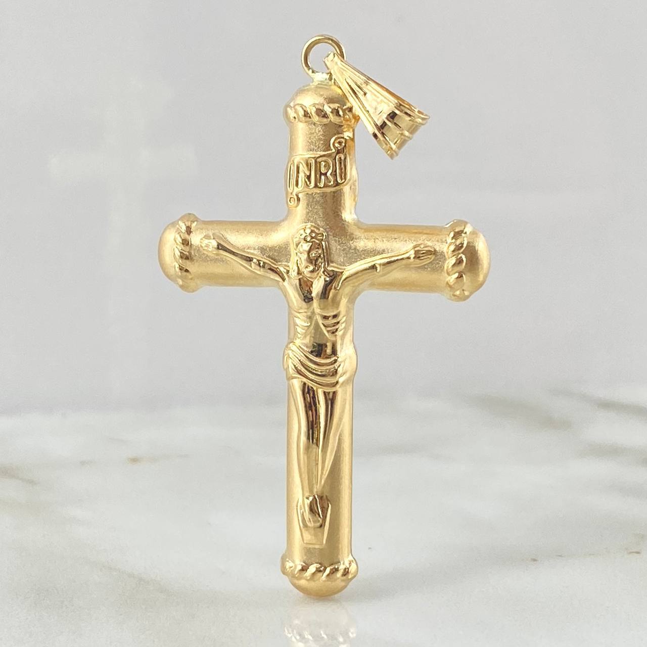 Dije Cruz Cristo 4.8gr / 6.3cm / Puntas Bordeadas Oro Amarillo 18K ©