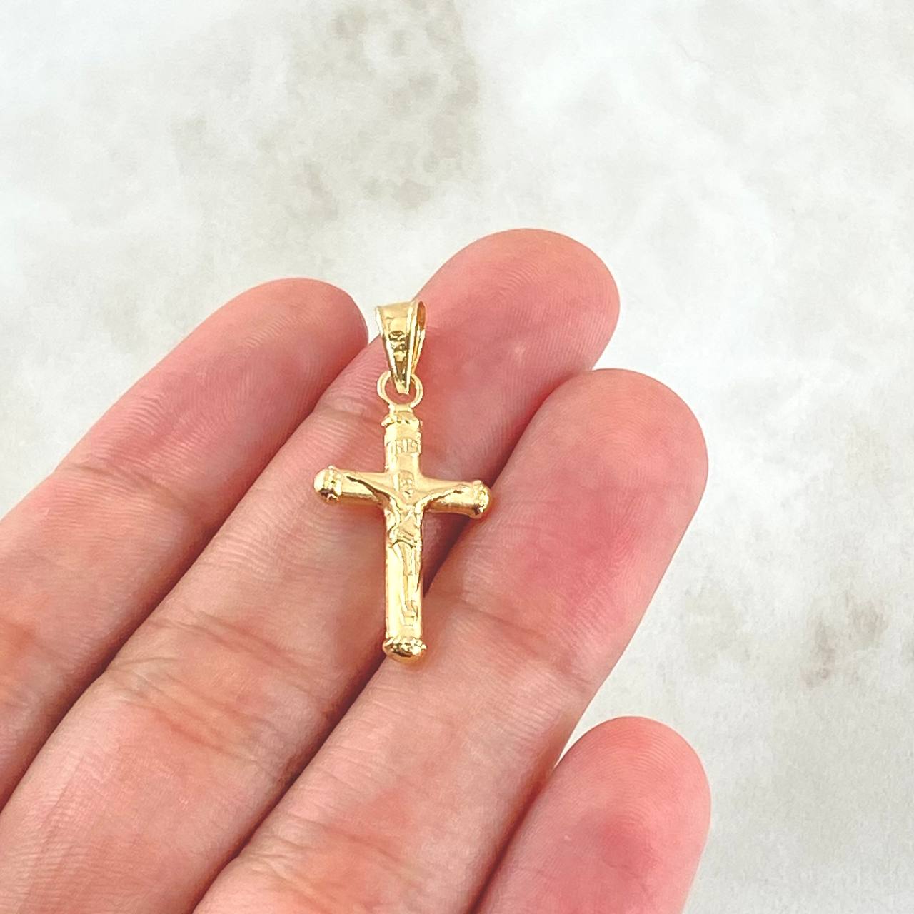Dije Cruz Cristo 0.75gr / 2.8cm / Punta Bordeada Oro Amarillo 18K
