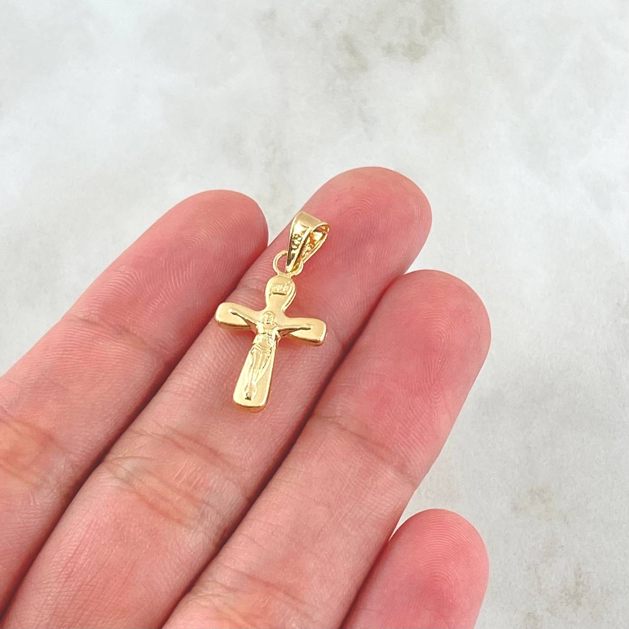 Dije Cruz Cristo 0.6gr / 2.5cm / Punta Ovalada Oro Amarillo 18K