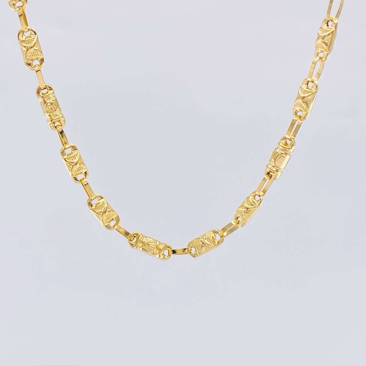 Cadena Rustica Corona Cruzada 12.4 g / 61.8 cm / 4.2 mm Oro Amarillo 18K
