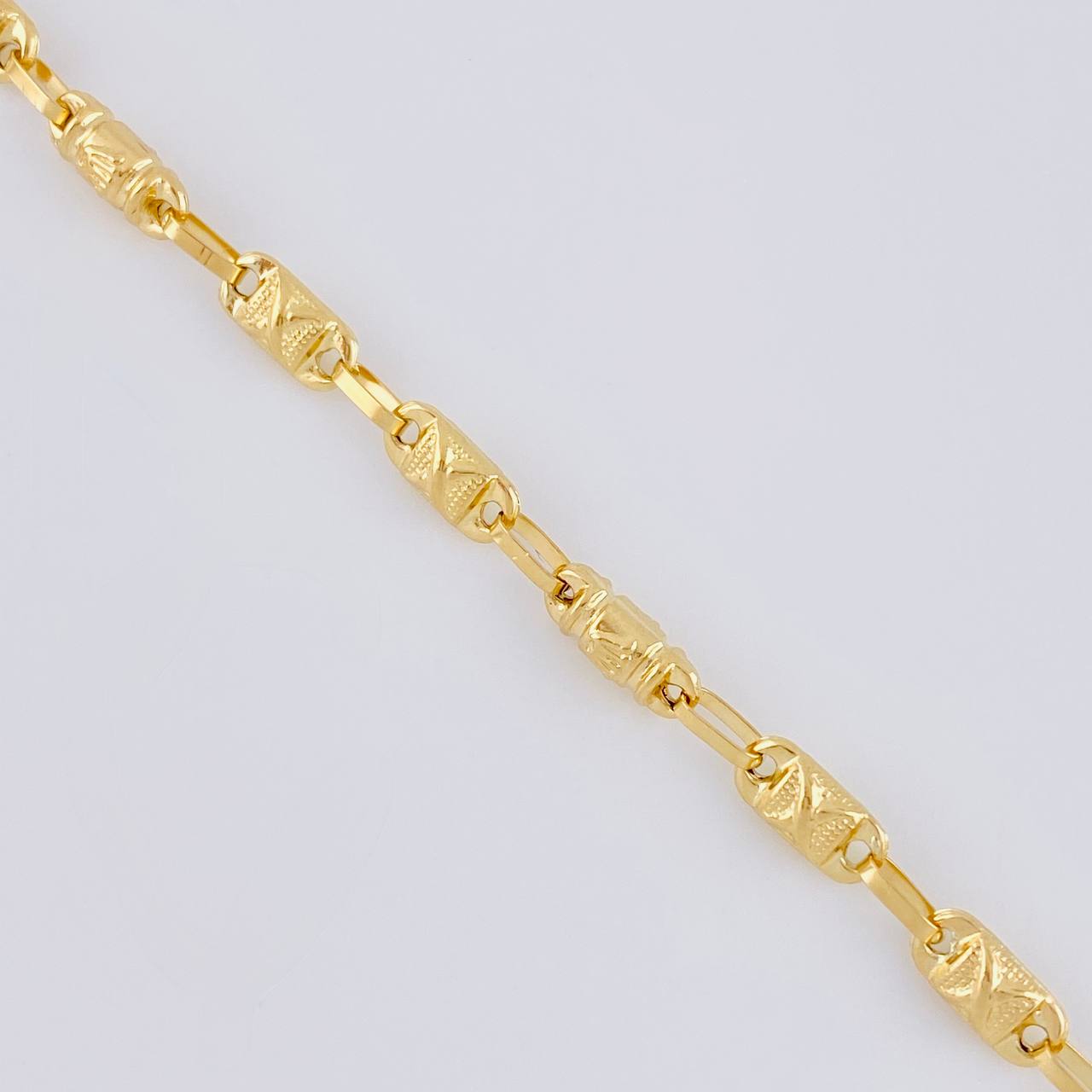 Cadena Rustica Corona Cruzada 12.4 g / 61.8 cm / 4.2 mm Oro Amarillo 18K