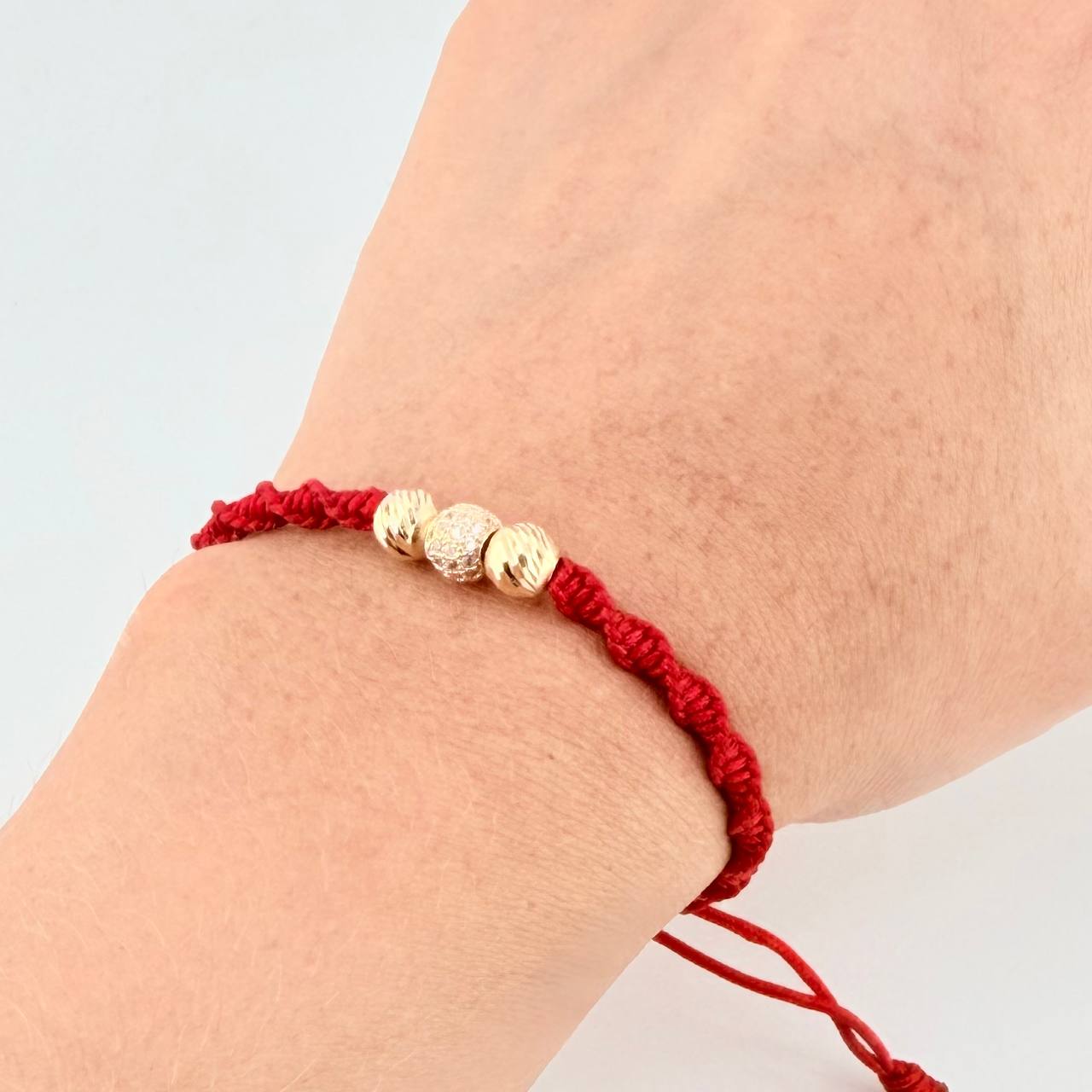 Pulsera Tejida Roja Bolas Diamantadas Oro Amarillo 18K