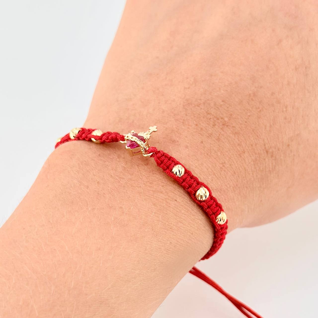 Pulsera Tejida Roja Sagrado Corazon Bolas Diamantadas Oro Amarillo 18K