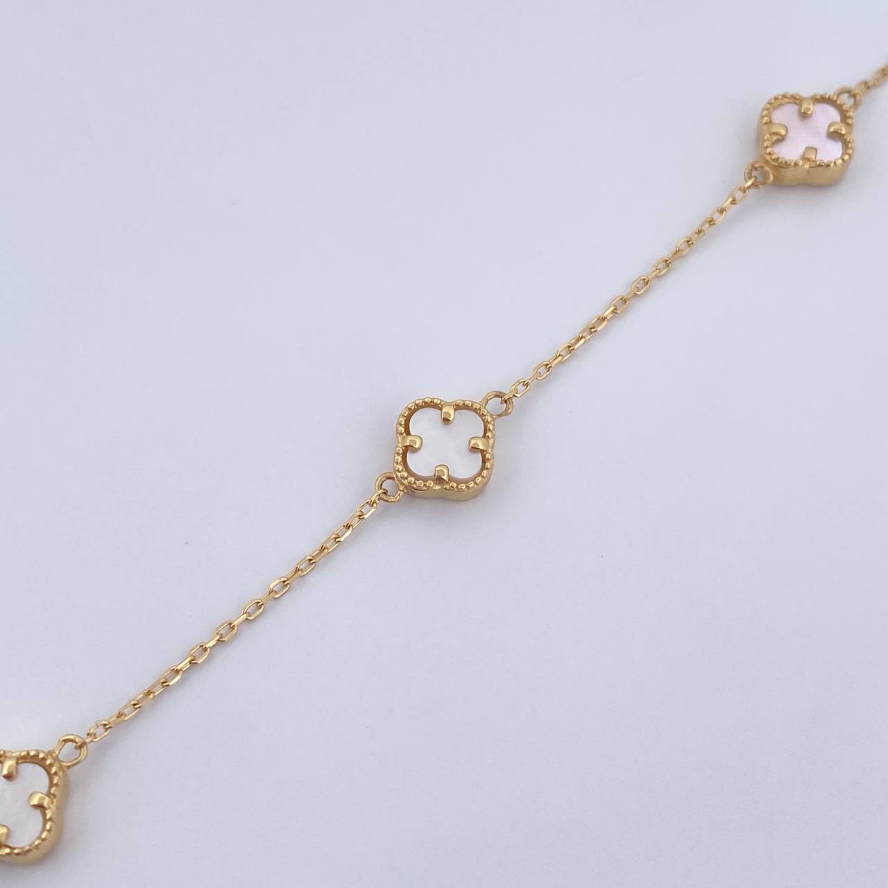Pulso Aro Seguido Trebol 2.75gr / 18.6cm-19.9cm / 0.7mm Nacar Blanco Oro Amarillo +4 18K $