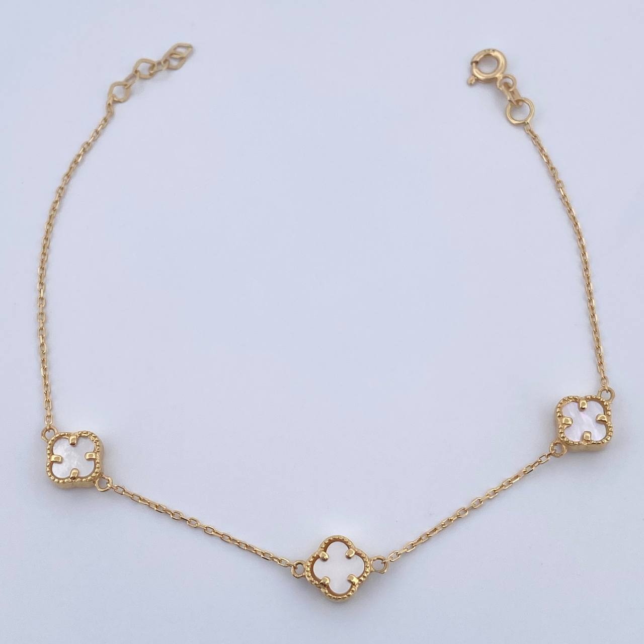 Pulso Aro Seguido Trebol 2.75gr / 18.6cm-19.9cm / 0.7mm Nacar Blanco Oro Amarillo +4 18K $