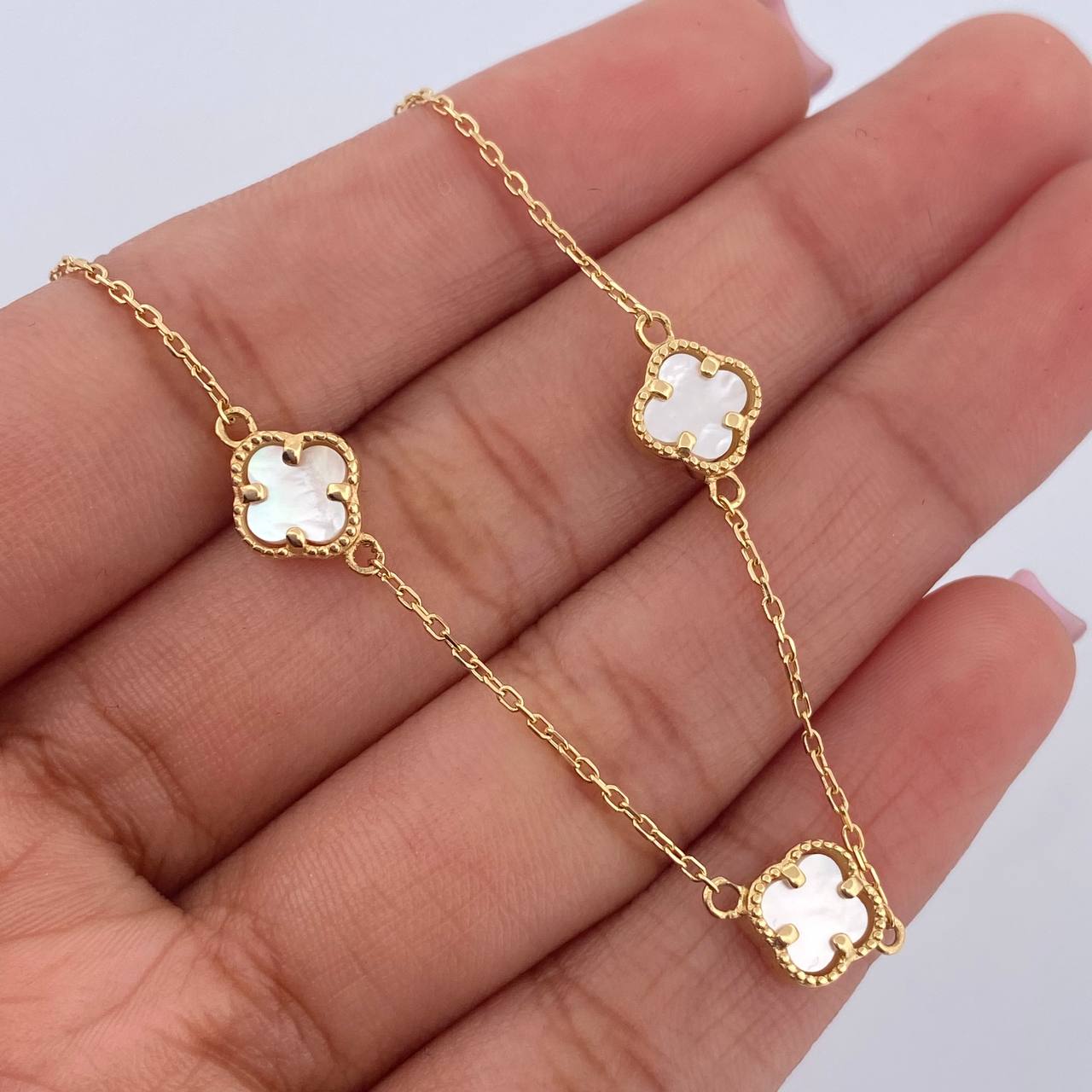 Pulso Aro Seguido Trebol 2.75gr / 18.6cm-19.9cm / 0.7mm Nacar Blanco Oro Amarillo +4 18K $