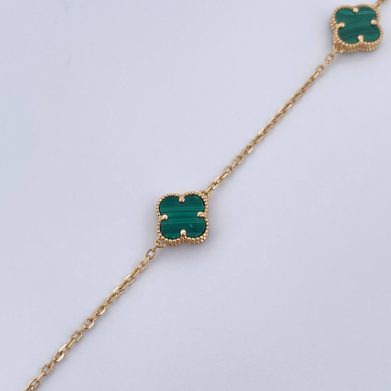 Pulso Aro Seguido Trebol 3.2gr / 16.4cm-19.4cm / 1.1mm Malaquita Verde Oro Amarillo +4 18K $