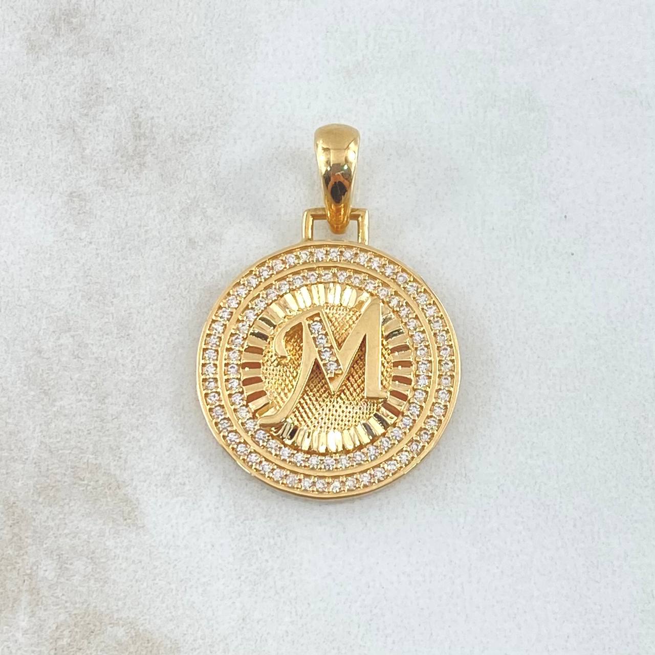 Dije Medalla Letra M 5.05g / 3.1cm Oro Amarillo 18K
