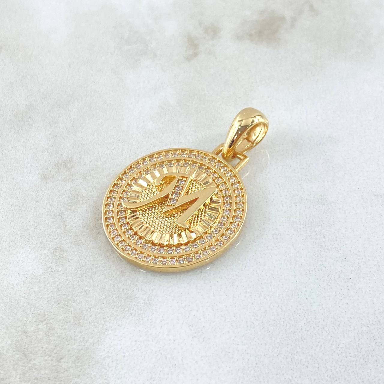 Dije Medalla Letra M 4.55gr / 3cm / Oro Amarillo 18K