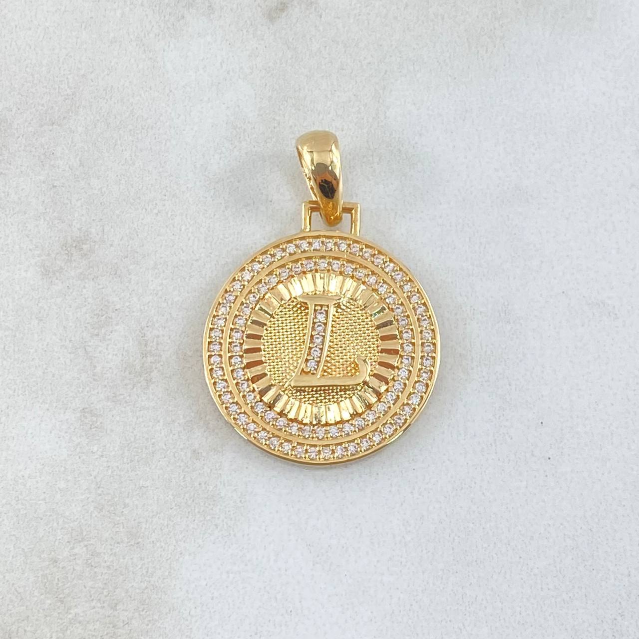 Dije Medalla Letra L 4.75gr / 3.1cm / Circones Blancos Oro Amarillo 18K *