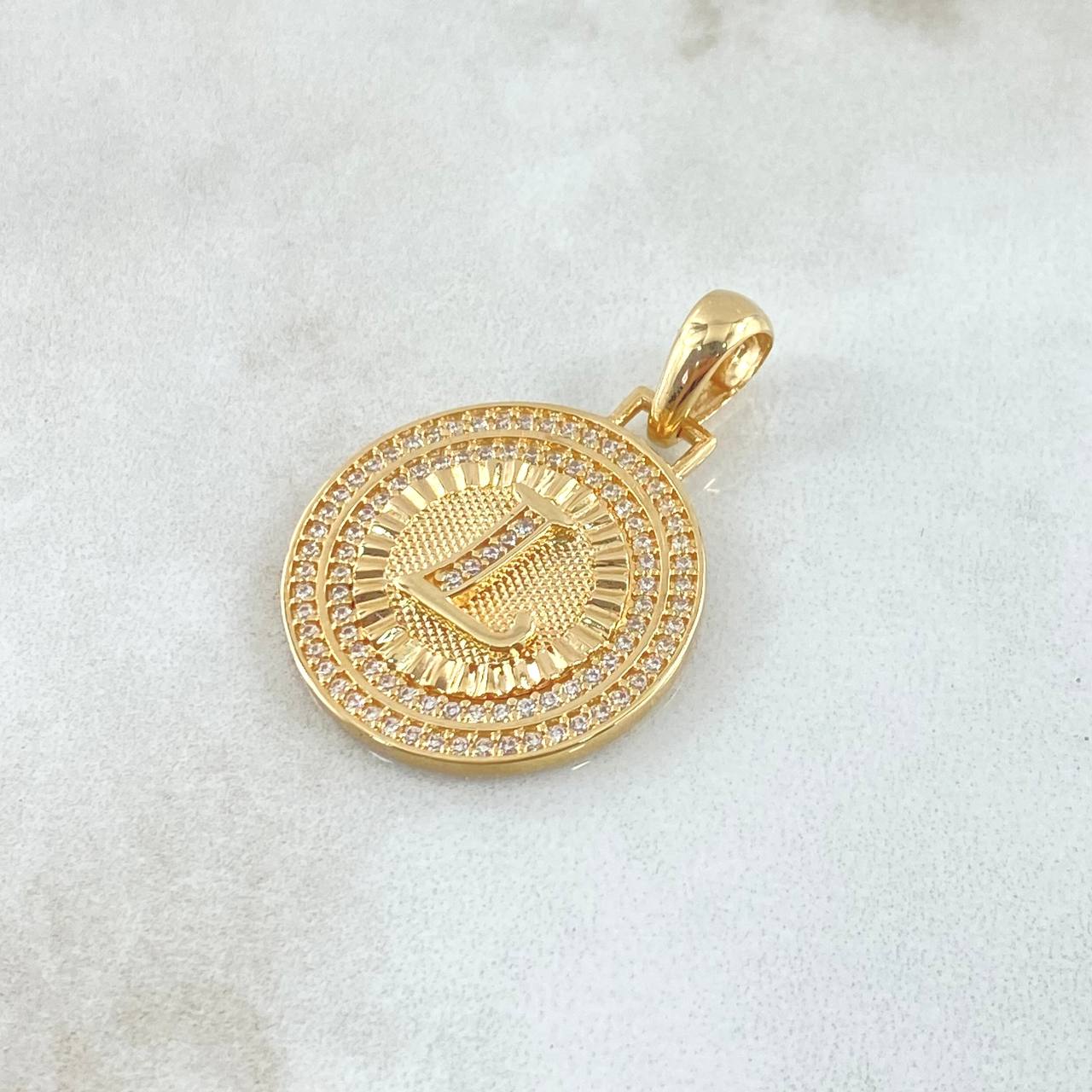 Dije Medalla Letra L 4.75gr / 3.1cm / Circones Blancos Oro Amarillo 18K *