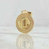 Dije Medalla Letra L 4.75gr / 3.1cm / Circones Blancos Oro Amarillo 18K *