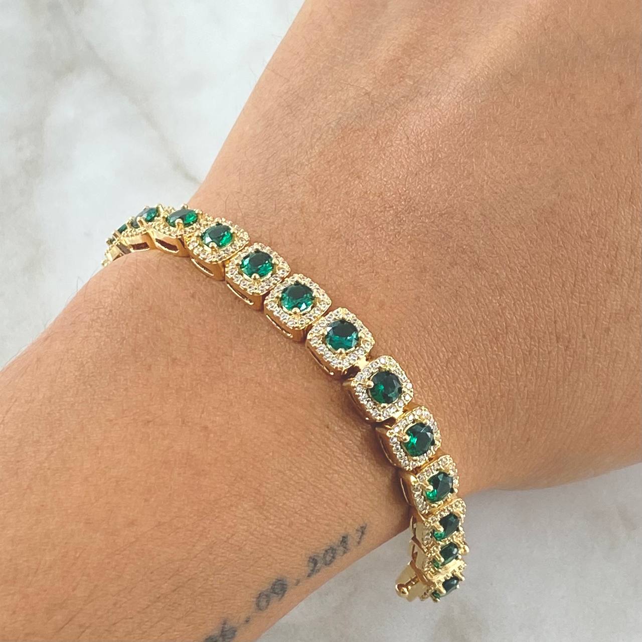 Pulso Halo Cuadrado 23.7gr / 19cm / Circones Blancos Verdes Oro Amarillo 18K *