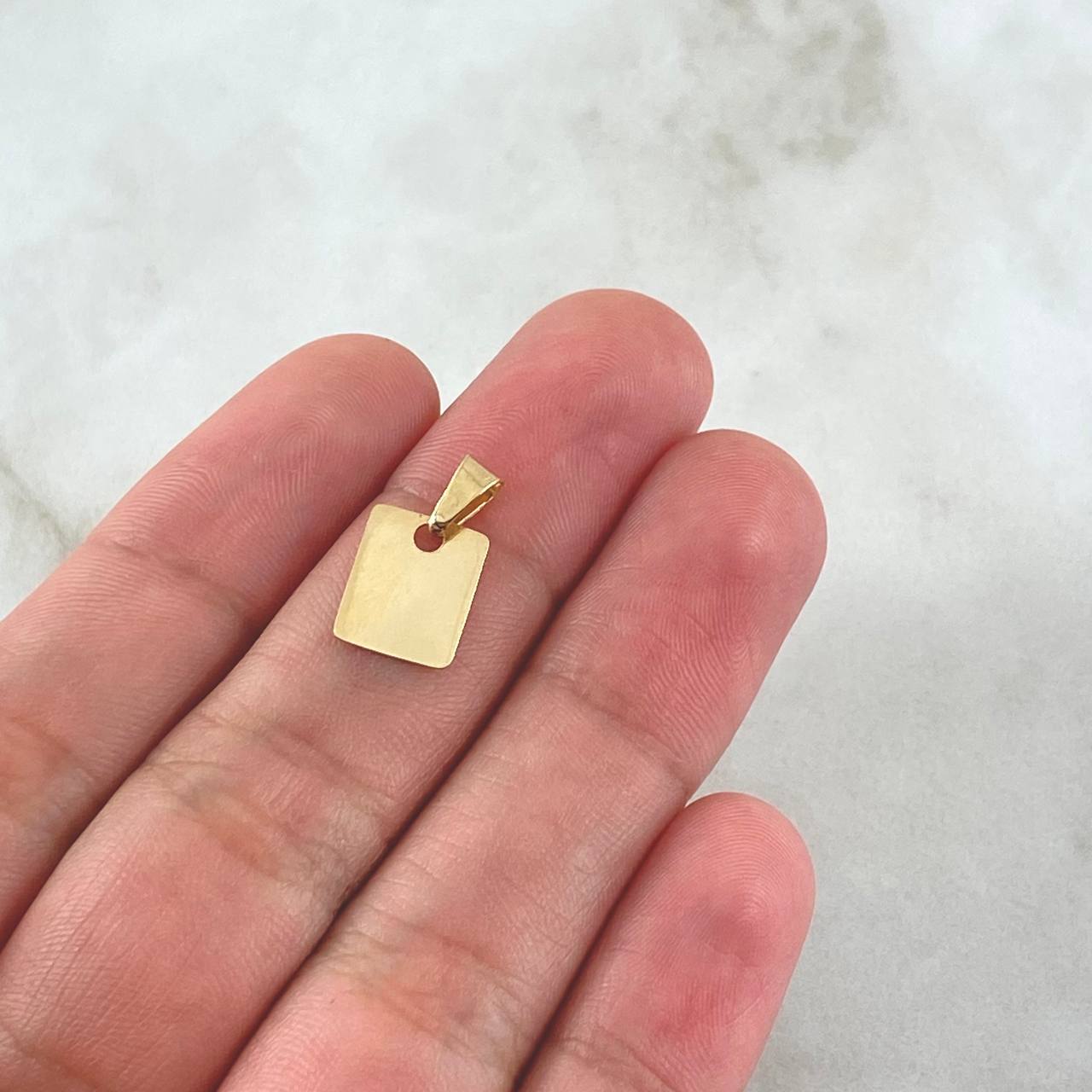Dije Placa Rectangular 0.55gr / 1.5cm / Lisa Oro Amarillo 18K