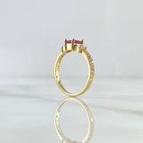 Anillo Solitario Escalonado 2.7gr / T6 / Circones Blancos Fucsia Oro Amarillo 18K *
