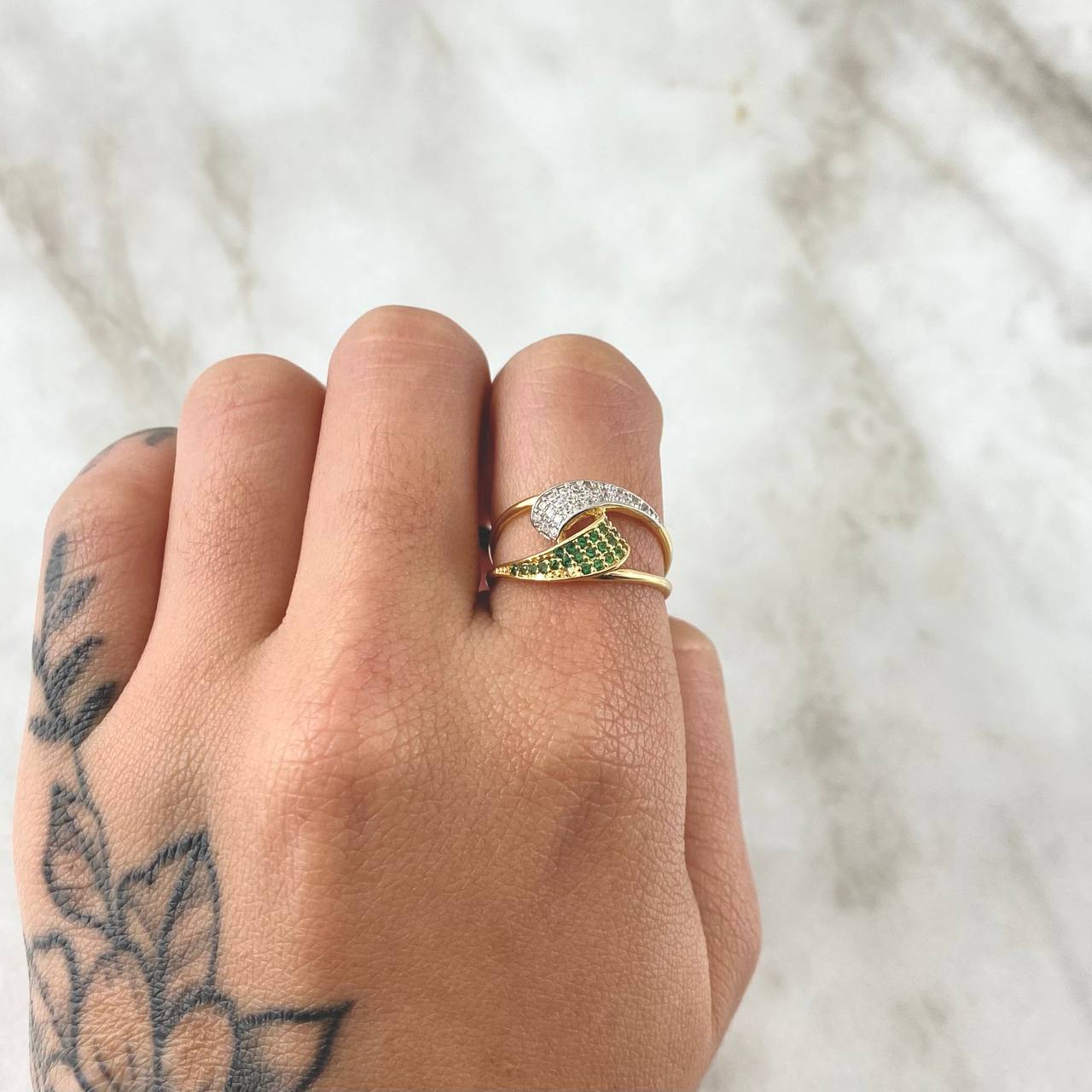 Anillo Abrazos Curvos 2.9g / T7 Oro Amarillo 18K