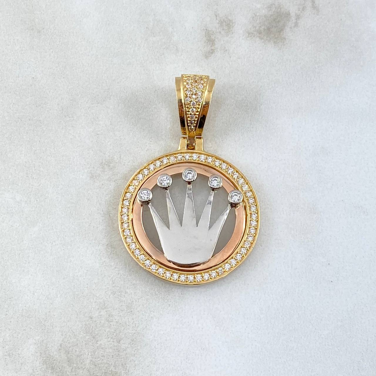 Dije Corona RX Doble Marco Circulo 7.95gr / 3.9cm / Circones Blancos Tres Oros 18K *