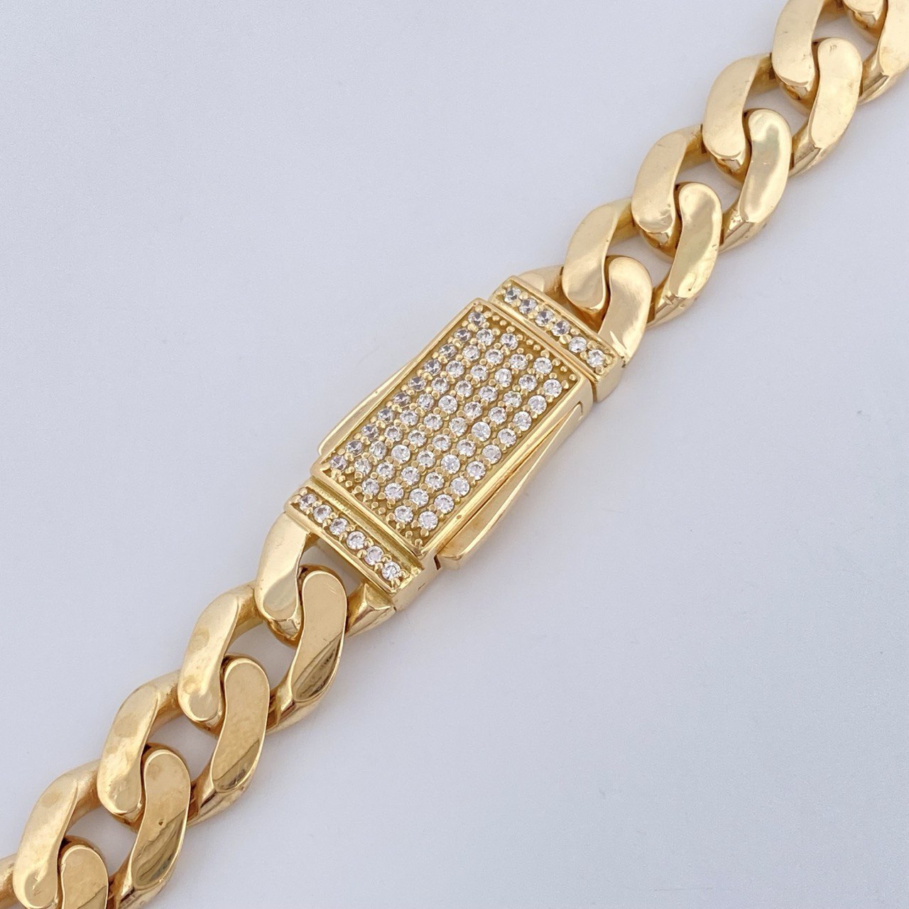 Cadena Cubana 46.85gr / 61.7cm / Oro Amarillo Nac.Esp. 18K $