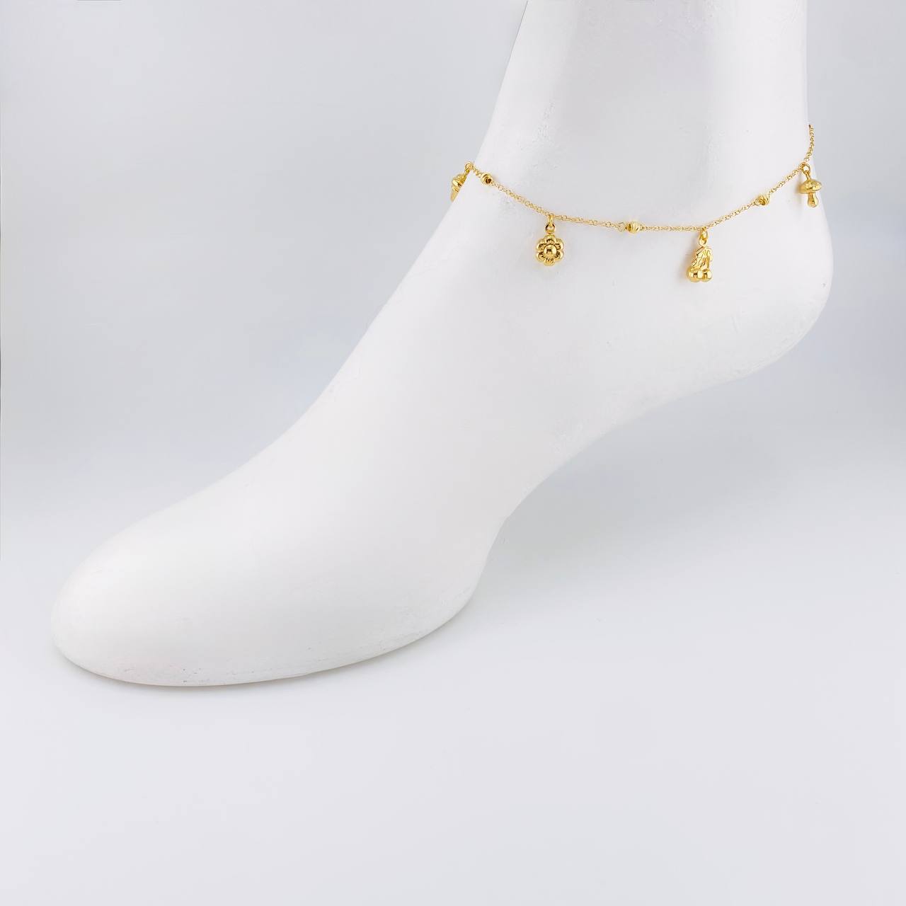 Tobillera Aro Seguido Dije 3.5g / 24.7cm / 0.6mm Oro Amarillo 18K