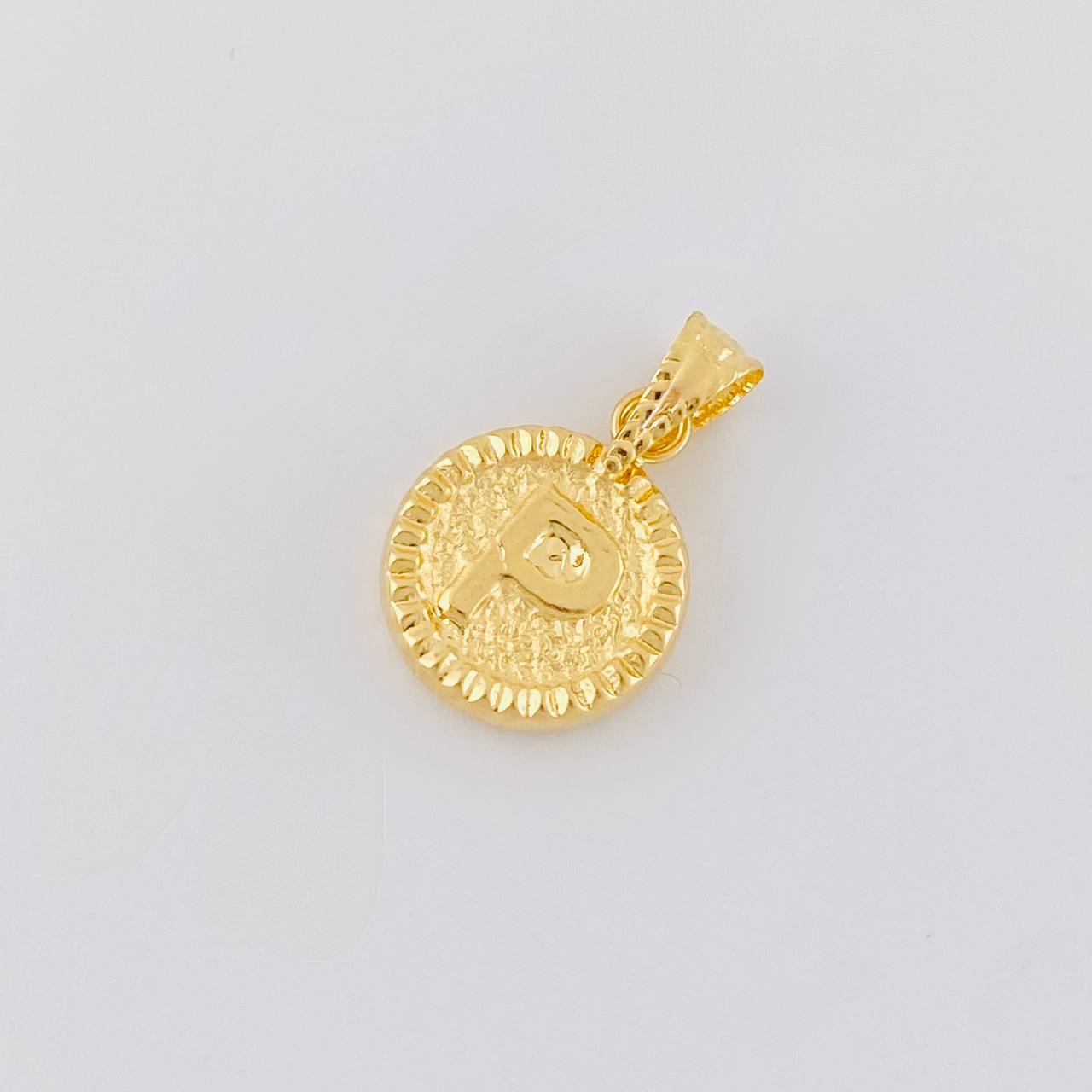 Dije Letra P Marco Bordeado 0.55g / 1.7cm Oro Amarillo 18K