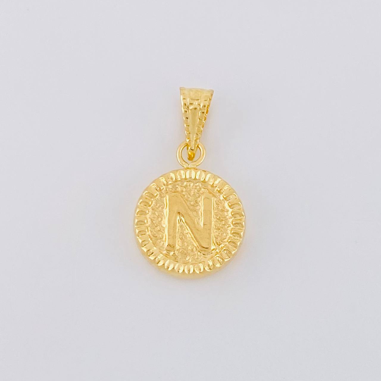 Dije Letra N Marco Bordeado 0.5g / 1.7cm Oro Amarillo 18K