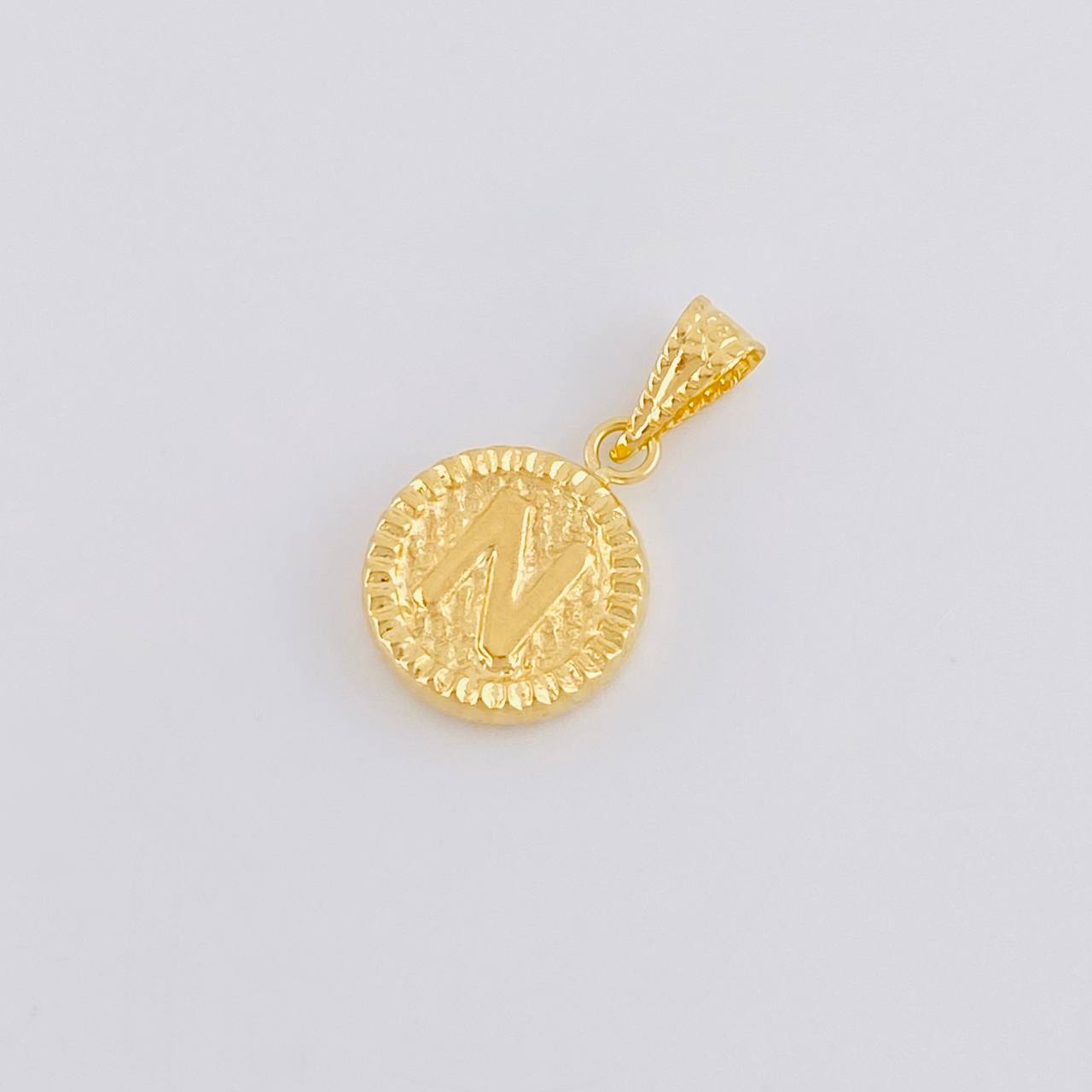 Dije Letra N Marco Bordeado 0.55g / 1.7cm Oro Amarillo 18K