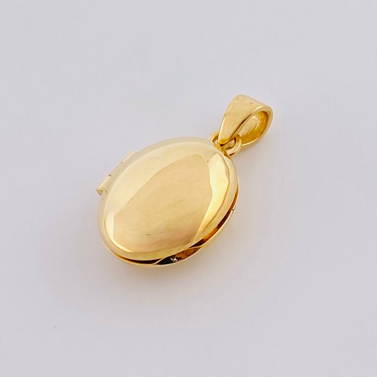 Dije Relicario Ovalo 2.15g / 1.8cm Oro Amarillo 18K