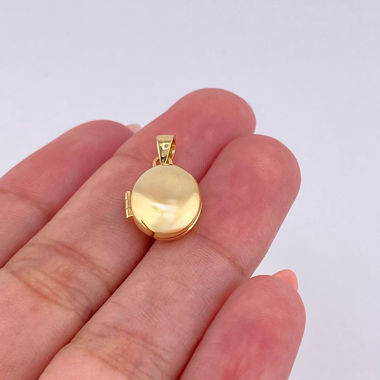 Dije Relicario Ovalo 2.15g / 1.8cm Oro Amarillo 18K