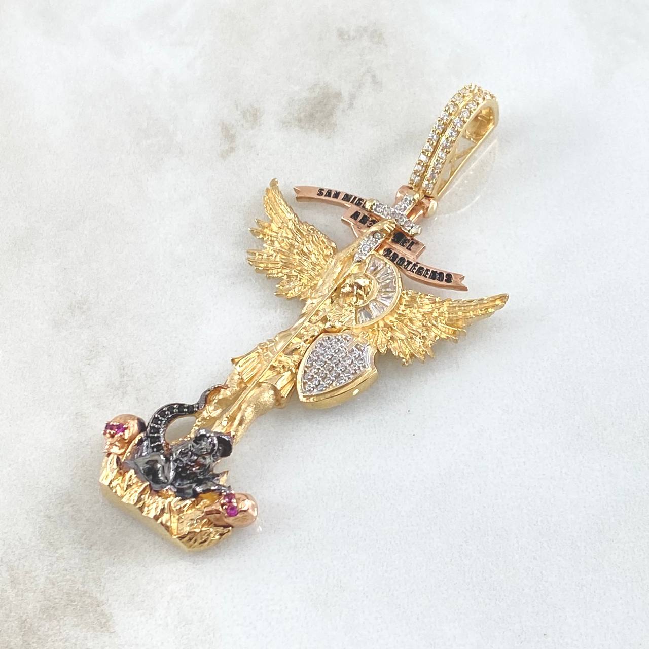Dije San Miguel Arcángel Arcagel 18.4gr / 7.2cm / Silueta Circones Blancos Dos Oros Amarillo Rosa 18K *
