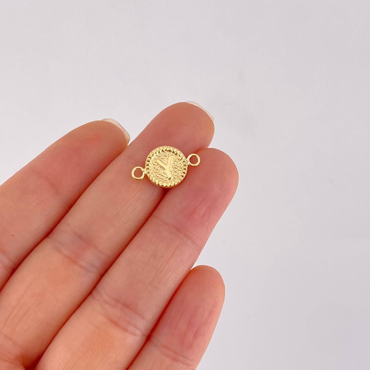 Herraje Letra Y Marco Bordeado 0.55g / 1.7cm Oro Amarillo 18K